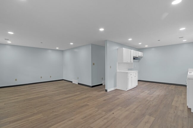 Building Photo - 3135 Mimosa Ave