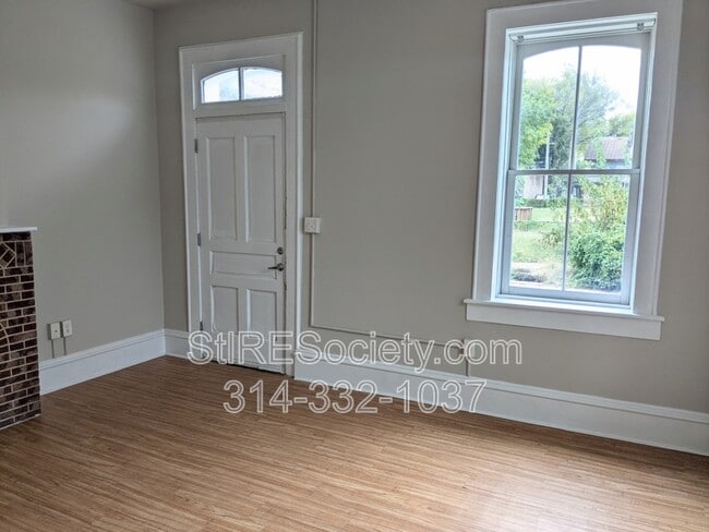 Building Photo - 229 Steins St