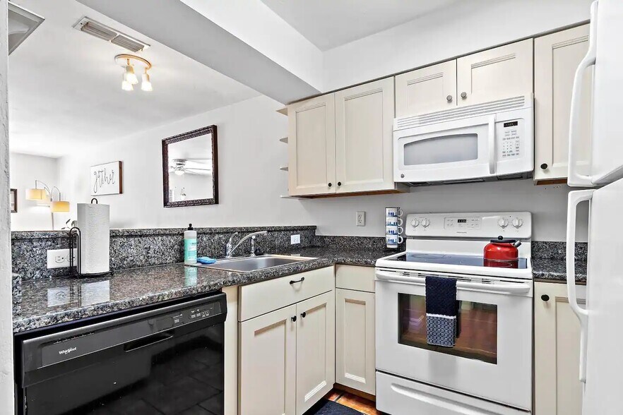 Building Photo - 2228 SW 39th Dr