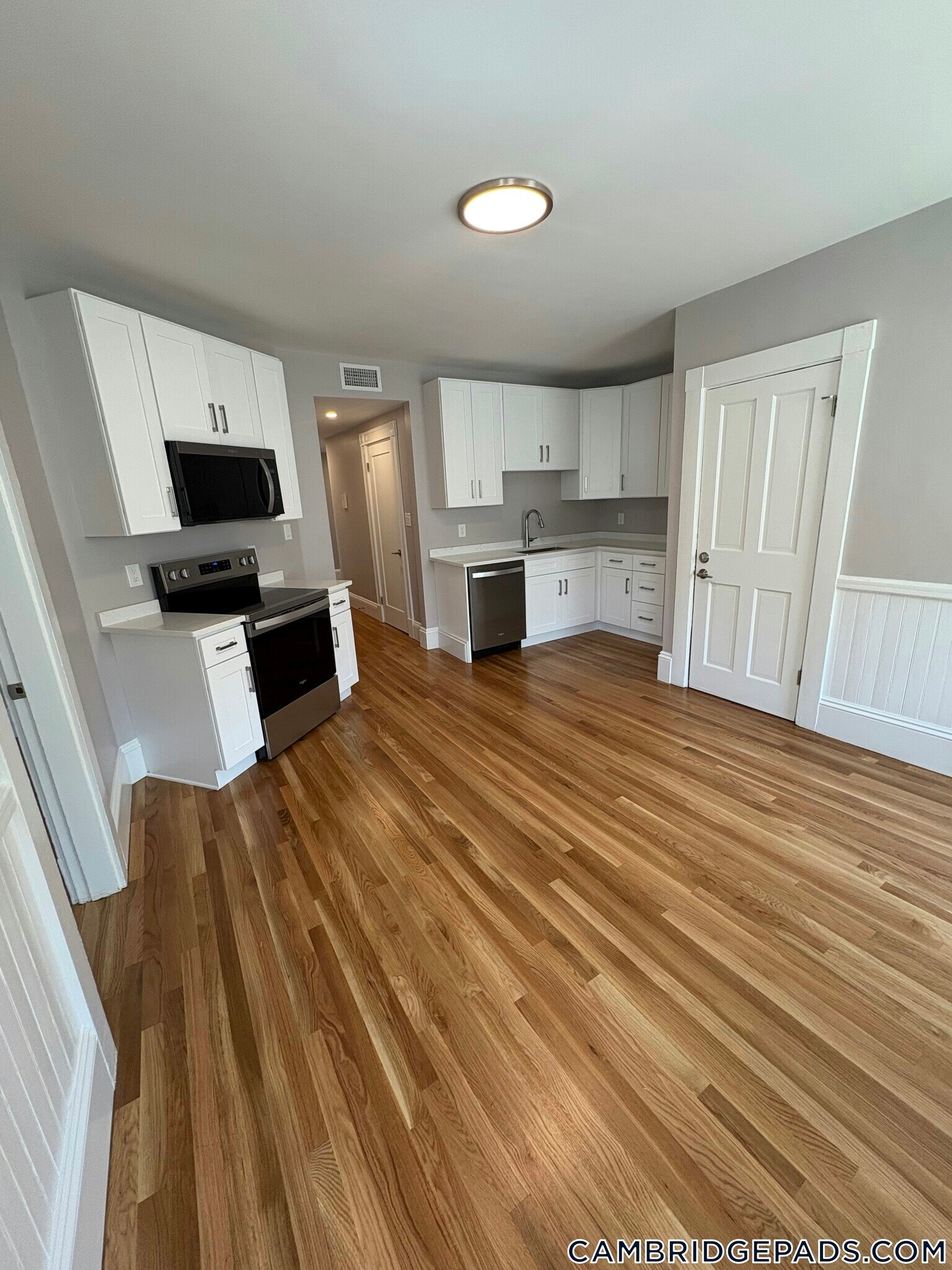 Building Photo - 1590 Cambridge St