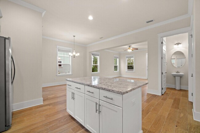 Building Photo - 99 Grande Pointe Cir