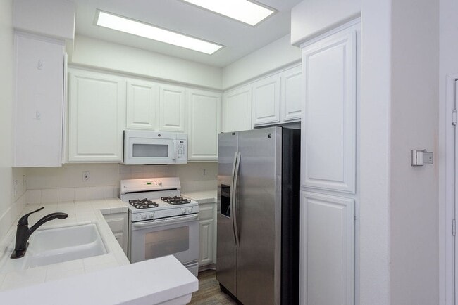 Building Photo - Quiet Carmel Valley Condo For Rent!