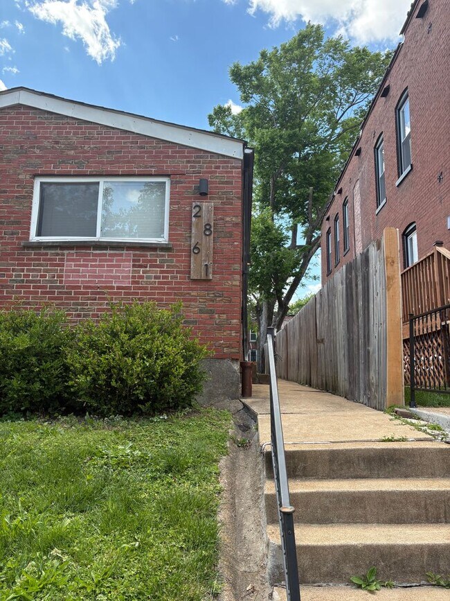 Building Photo - Inviting 1 bed/1bath in Benton Park West