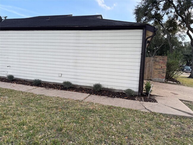 Building Photo - 9107 Ketchwood Dr