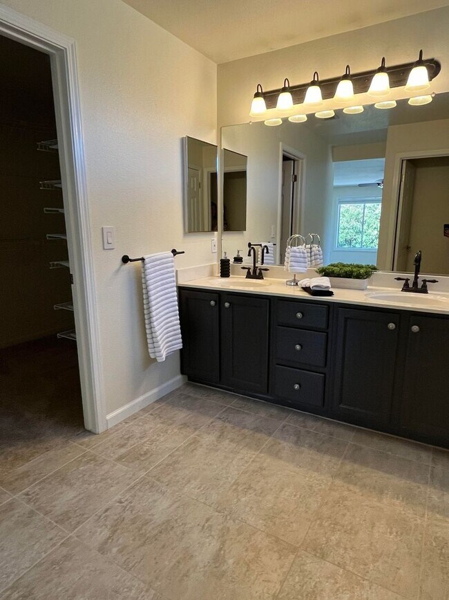 Building Photo - Beautiful Family Home on Cul-de-Sac in Great Rocklin Location