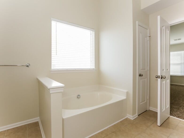 Building Photo - 6908 Sequoia Hills Dr