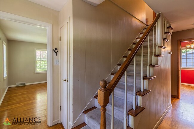 Building Photo - 360° VIRTUAL TOUR ~ Spacious home close to...