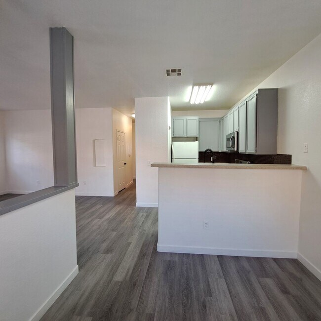 Building Photo - Manzanita Condominium:  Three Bedroom Avai...