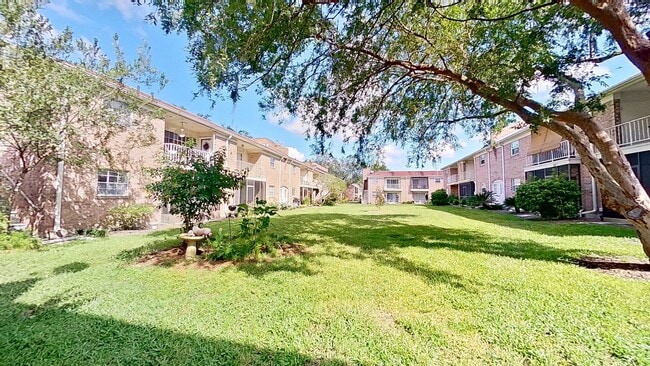 Building Photo - Spacious 3Bed/2Bath Condo in Colonial Point!
