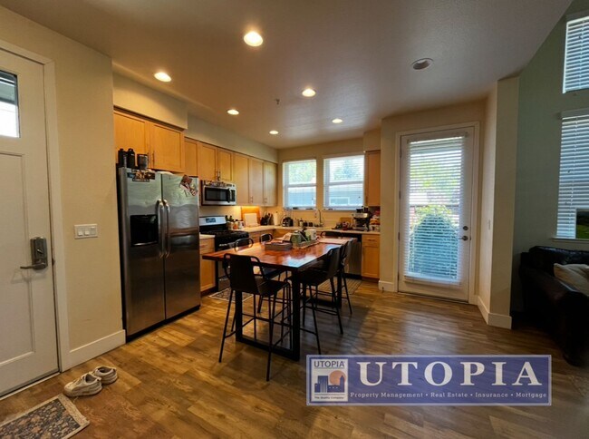 Building Photo - Spacious and Modern 3-bedroom, 3.5 bathroo...