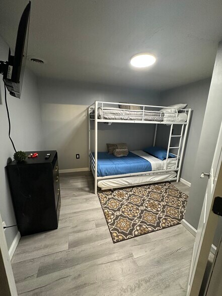 3rd bedroom - 1734 E Carson St