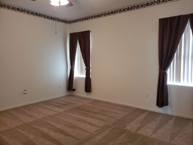 Building Photo - 3 Bedroom 2 Bath available soon