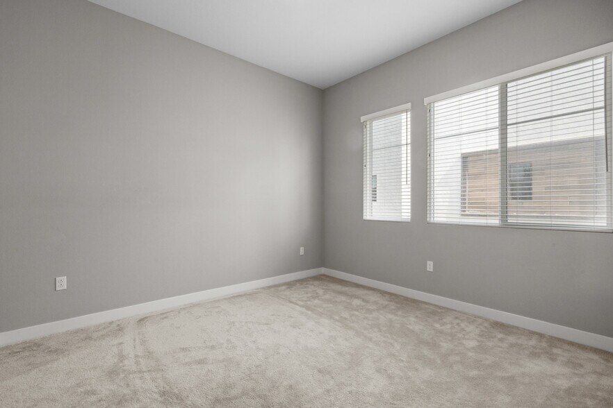 Building Photo - 2151 Crescent Walk