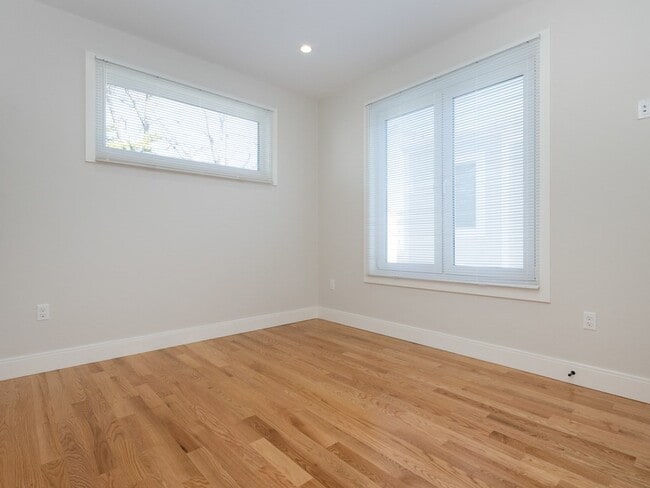Building Photo - 6 Tovar St