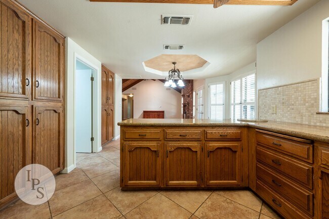 Building Photo - Woodward Park Home, 3BR/2BA, Pool, Spa, Gr...