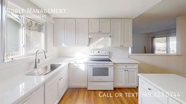 Building Photo - 1435 E Chestnut Ave