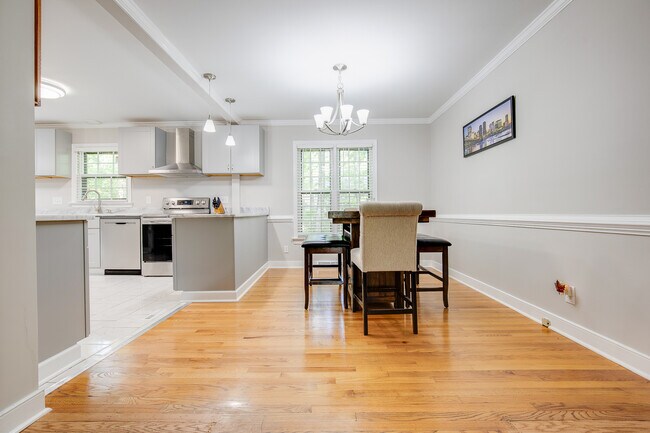 Building Photo - 3010 Fox Chase Dr