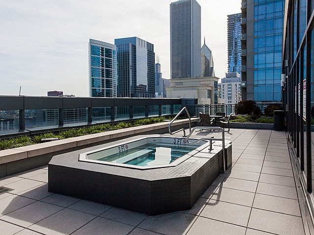 Building Photo - 450 E Waterside Dr