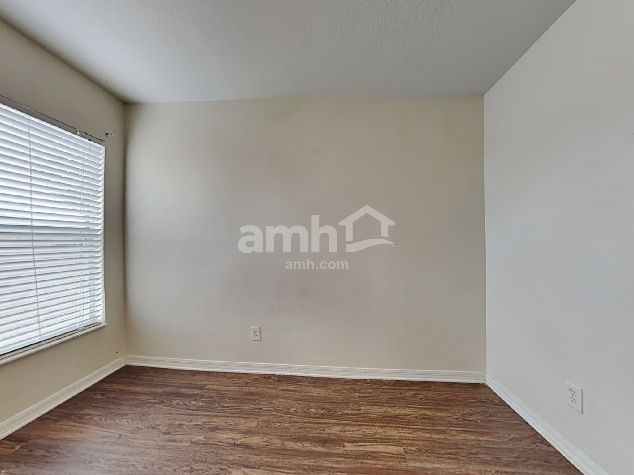 Building Photo - 8523 Deer Chase Dr