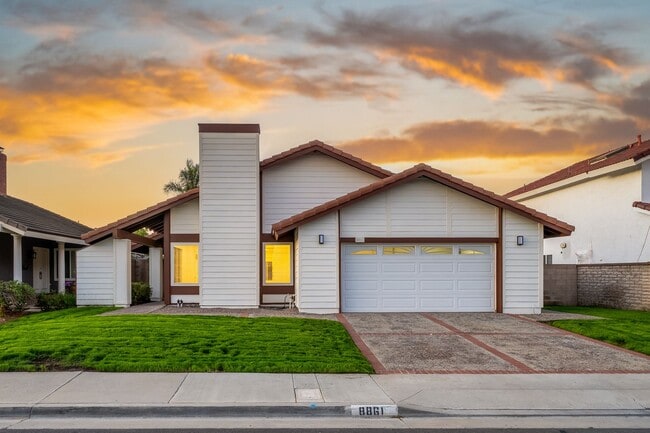 Building Photo - Beautifully Updated Huntington Beach 3 Bedroom / 2 Bathroom Home