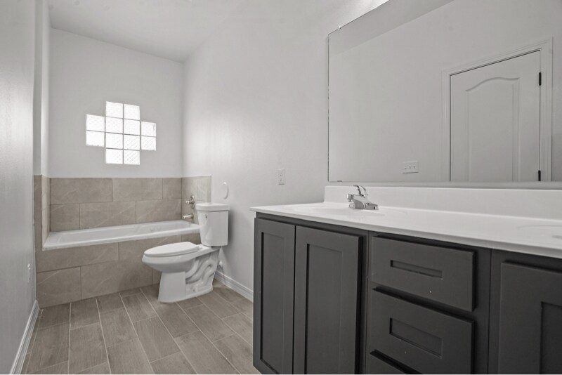 Building Photo - 608 Cedarwood Ave