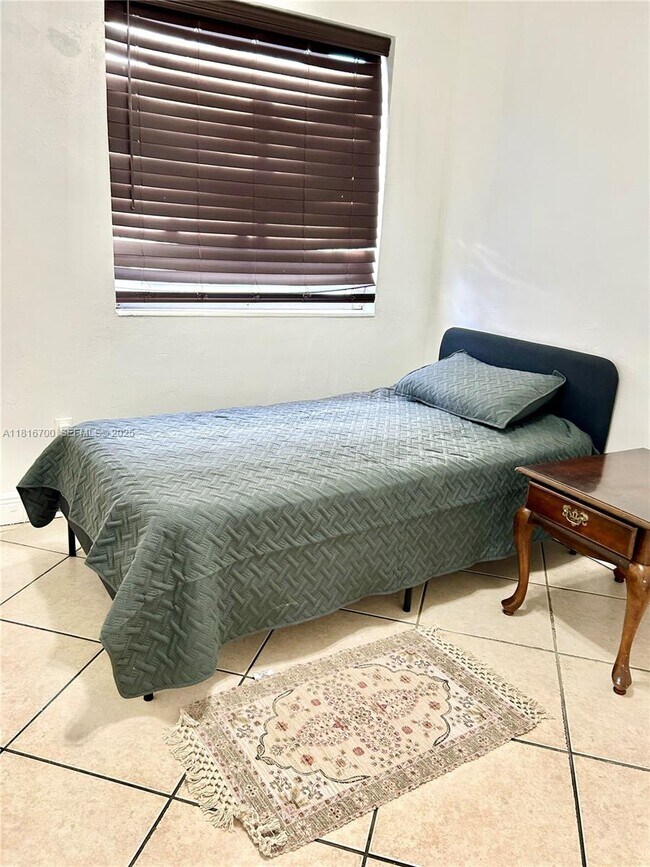 Building Photo - 5726 SW 20th St