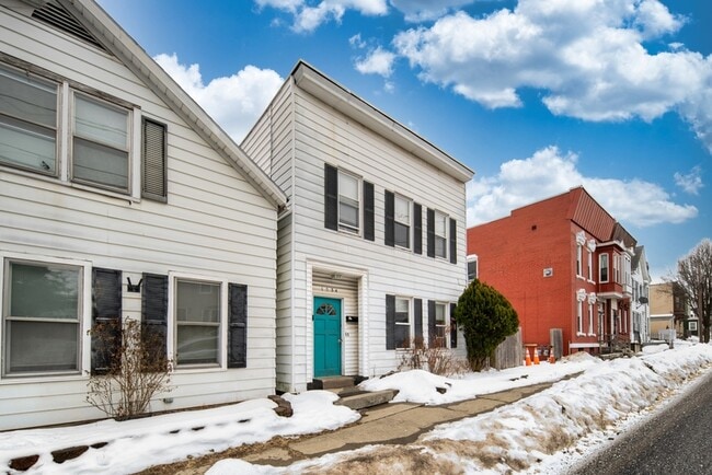 Building Photo - 1534 5th Ave