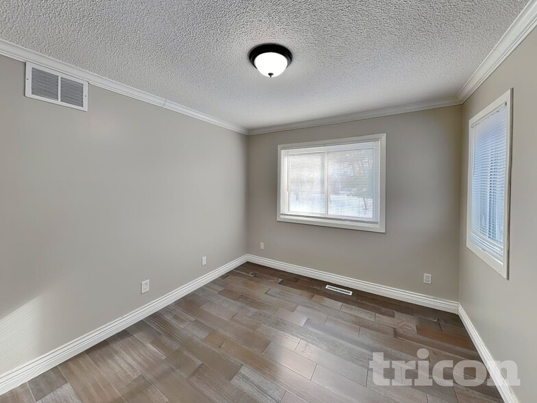 Building Photo - 11893 Dunhill Rd