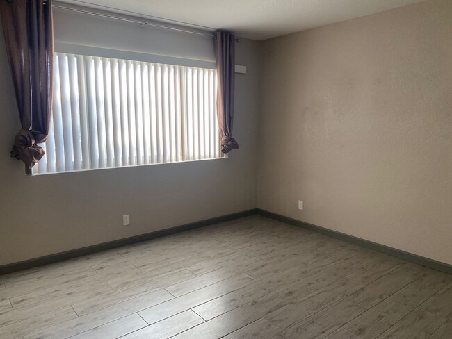 Building Photo - 2 Bedroom - 2 Bath Condo