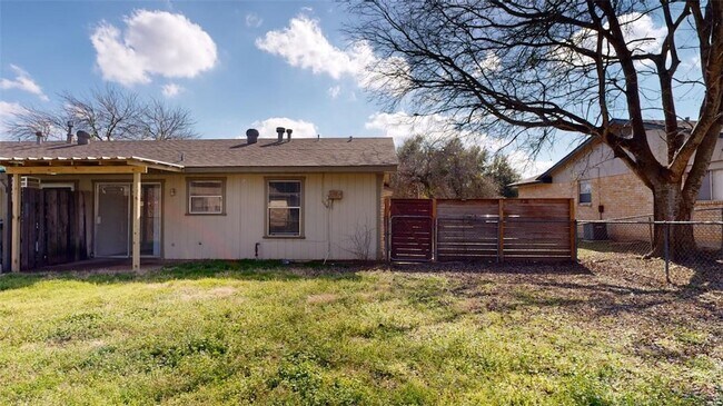 Building Photo - 1443 Hawk Tree Dr