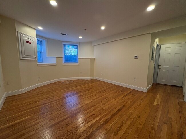 Building Photo - 1801 Beacon St