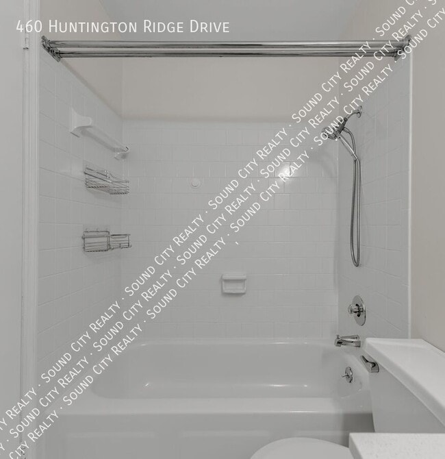 Building Photo - 460 Huntington Ridge Dr