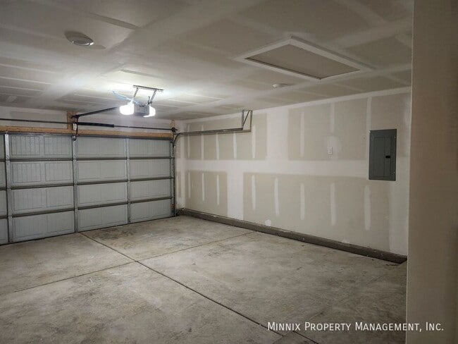 Building Photo - 2120 Kokomo Ave