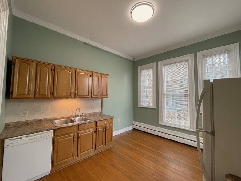 Kitchen - 463 W Church St