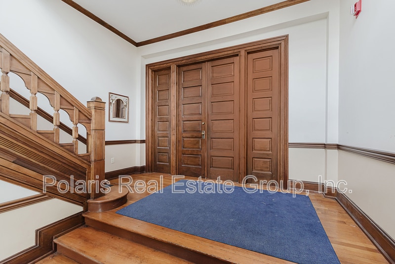 Building Photo - 101 E 14th St