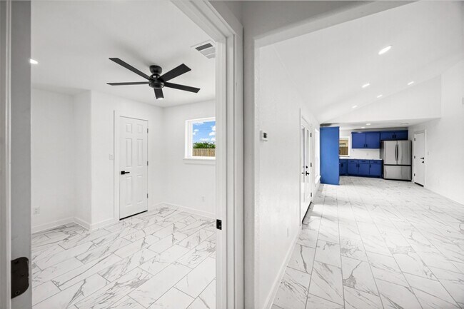 Building Photo - 12831 Nyack Dr