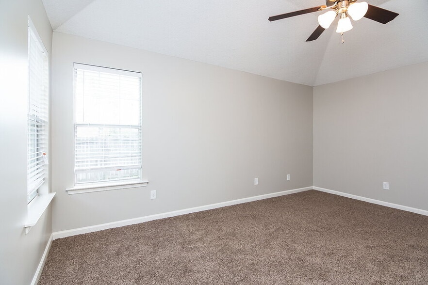 Building Photo - 9714 Java Cove