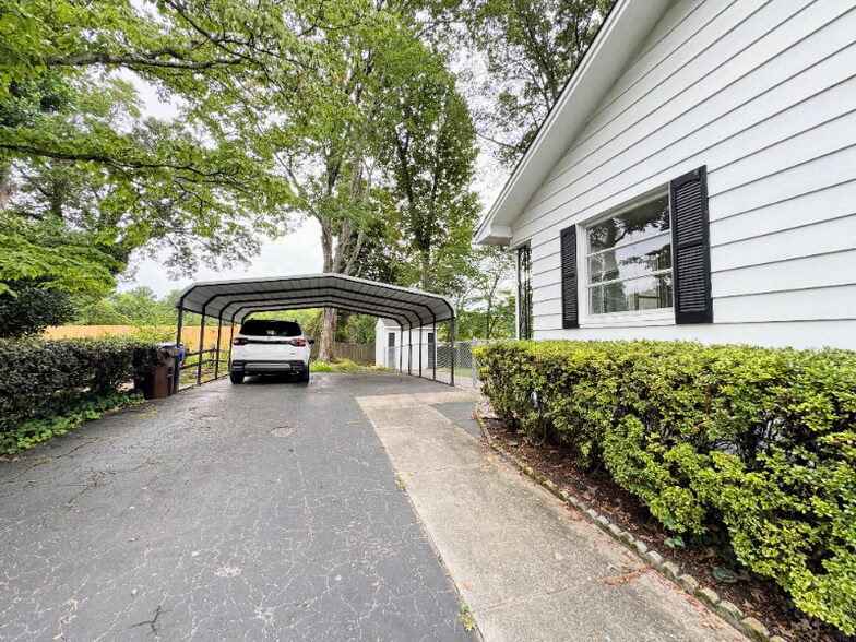 Building Photo - 465 East Dr