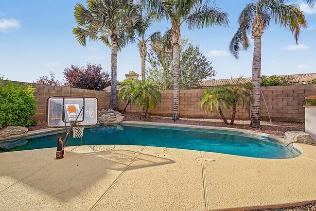 Building Photo - 6772 W Sonnet Dr