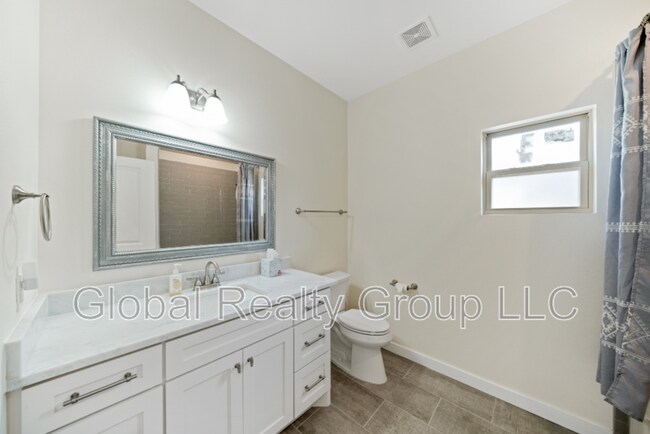 Building Photo - 2675 Fairwood Dr