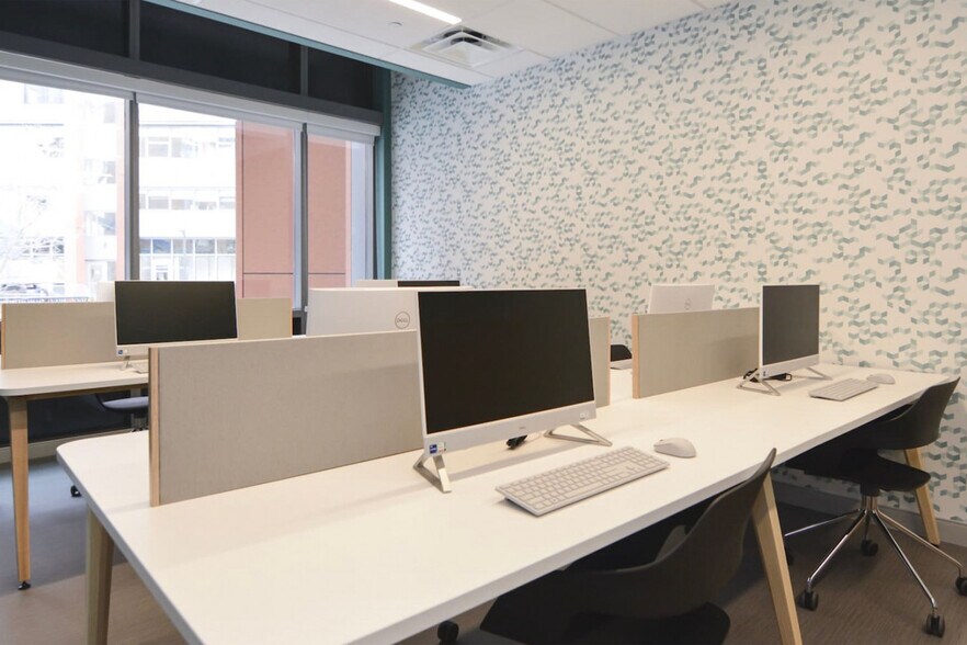 Building Photo - 812 Memorial Dr