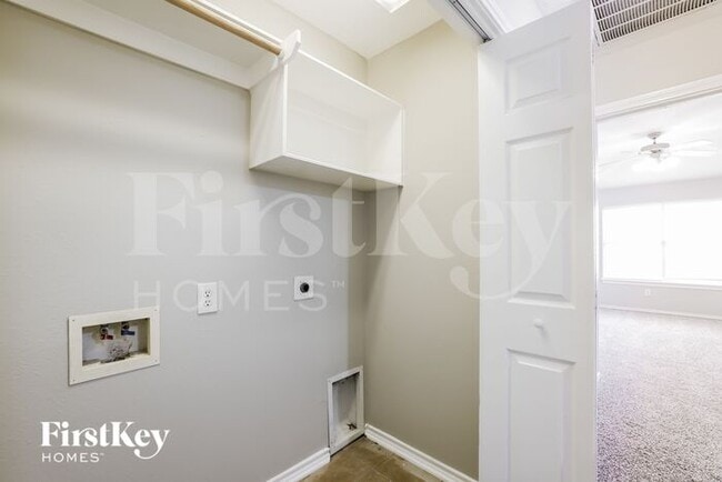 Building Photo - 8702 Bentongrove Ln