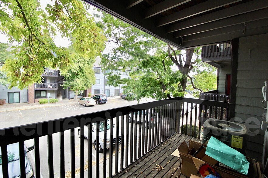 Building Photo - 6388 Oak Ct