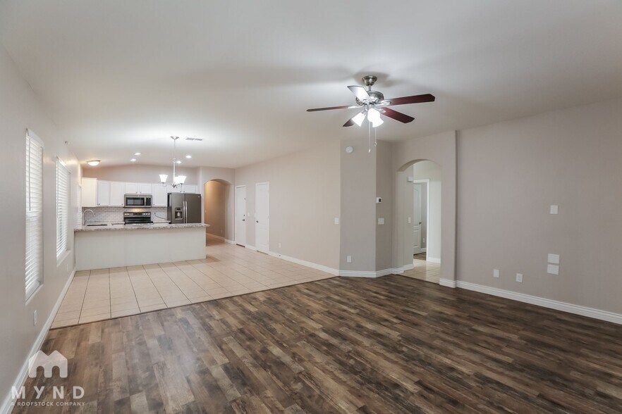 Building Photo - 5527 W Southgate Ave