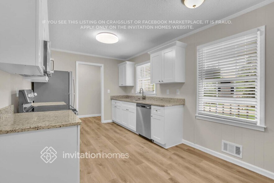 Building Photo - 3753 Briarcliff Dr