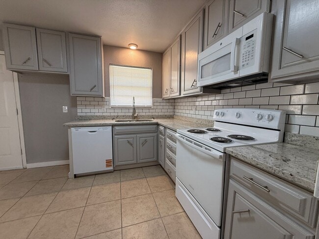 Building Photo - 3237 Drexel Ave