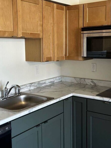 Building Photo - FAIRVIEW - AVAILABLE JULY 2024