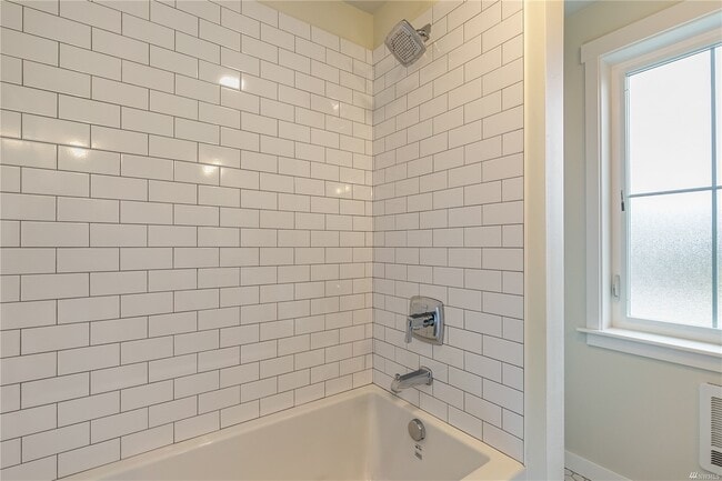 Building Photo - 3226 E Sunset Dr