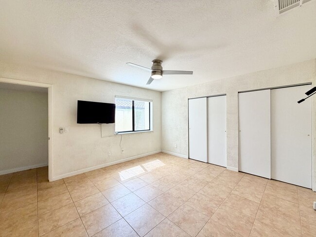 Building Photo - 112 Willow Lake Dr