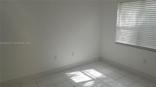 Building Photo - 11860 SW 92nd Ln